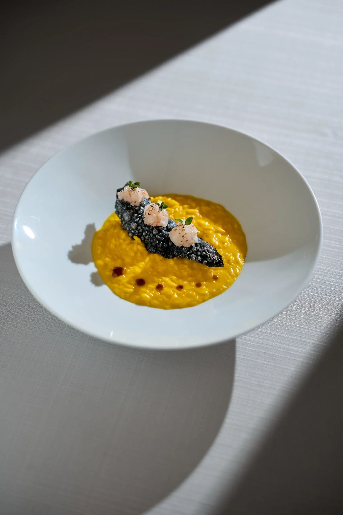 Risotto allo zafferano con seppia al nero e gamberetti