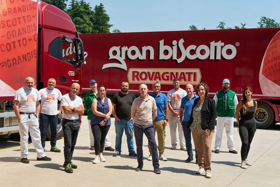 L'azienda, mentre lavora.